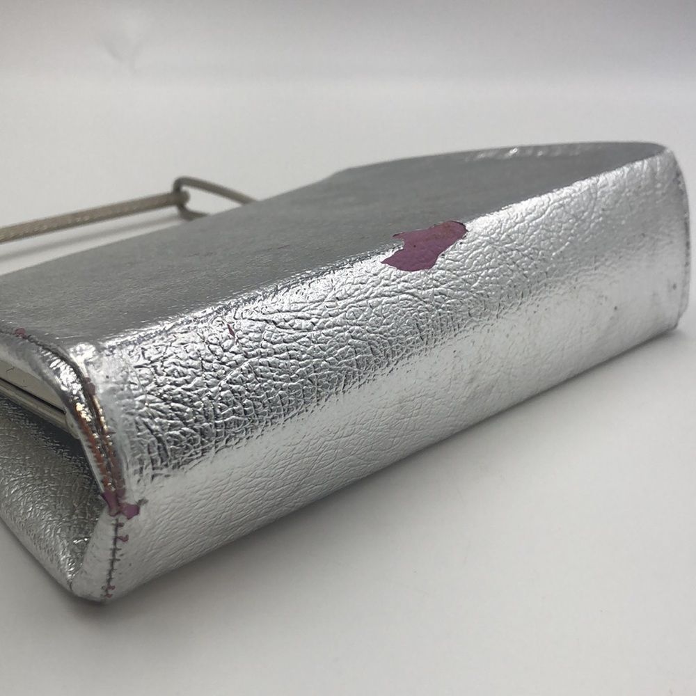 Vintage Silver Handbag with silver hardware handle and top snap closure - Picture 5 of 7
